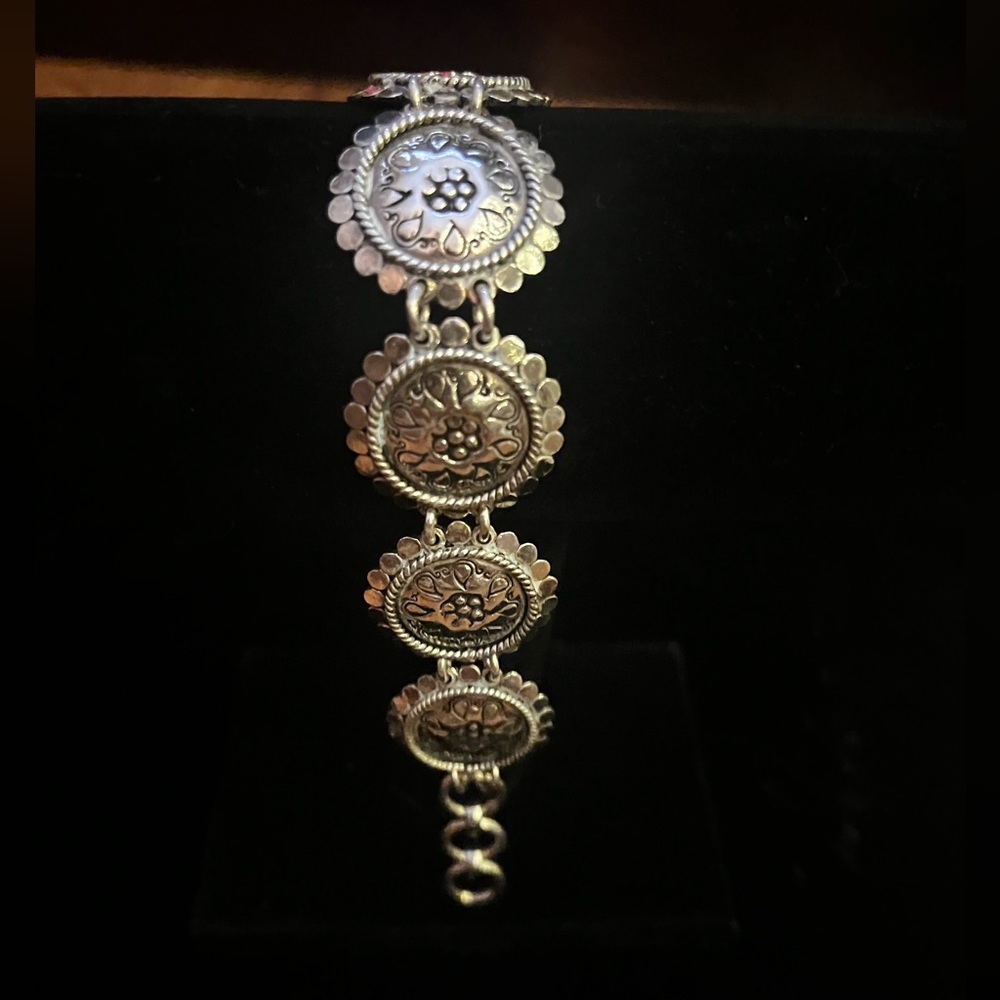 Wonderful 925 Sterling Silver handmade in México vintage piece.